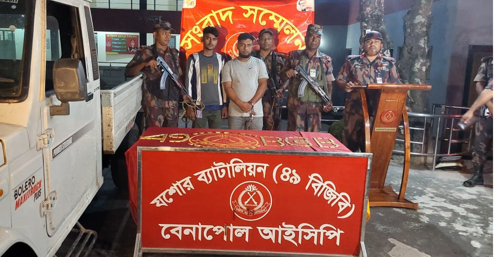 বেনাপোলে ১৫ কোটি টাকার স্বর্ণসহ আটক ২